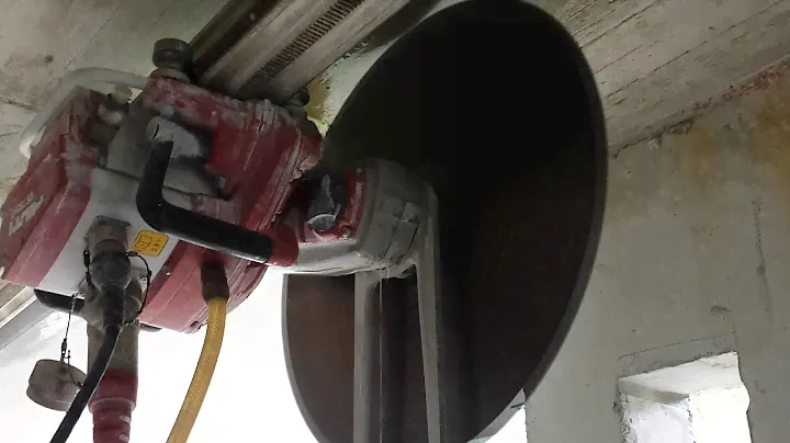 Beton Fertigteil schneiden überkopf mit Hiliti DS TS 20-E / KBS Kernbohrservice